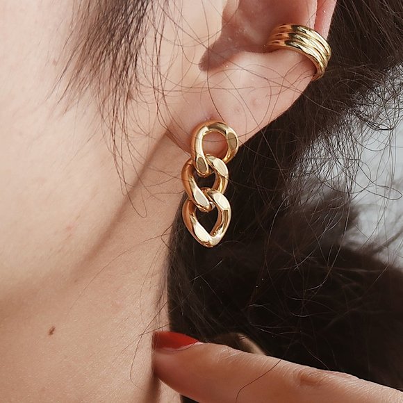 NEW 18K Gold Plated Triple Link Earrings - Picture 1 of 9